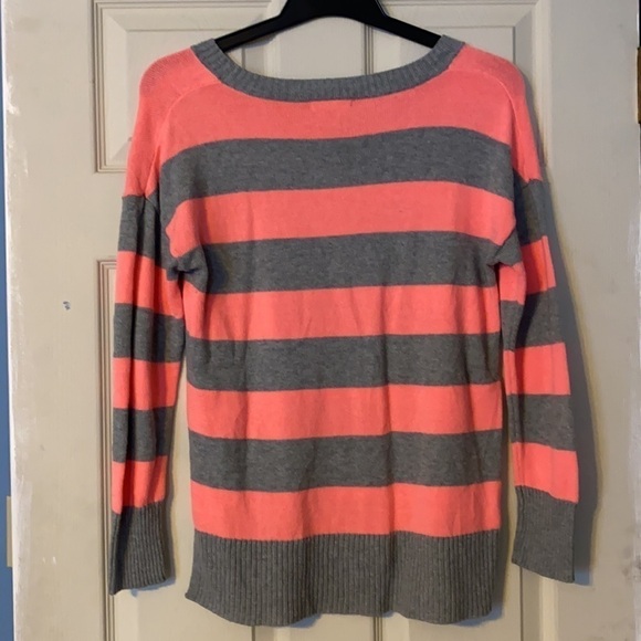 Gap women’s sweater; size medium - Picture 3 of 3